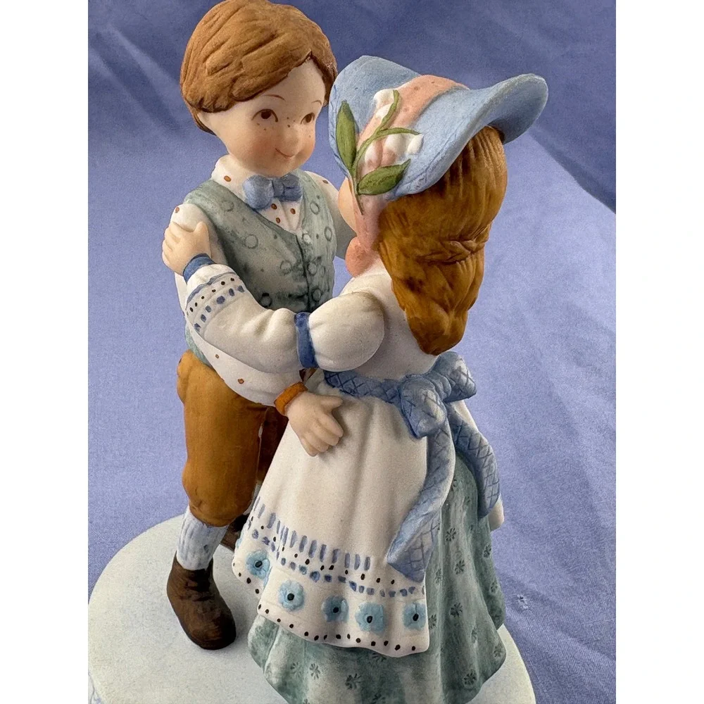 Vintage Holly Hobbie Porcelain Figurine Love Is Music In Your Heart 1980 Limited